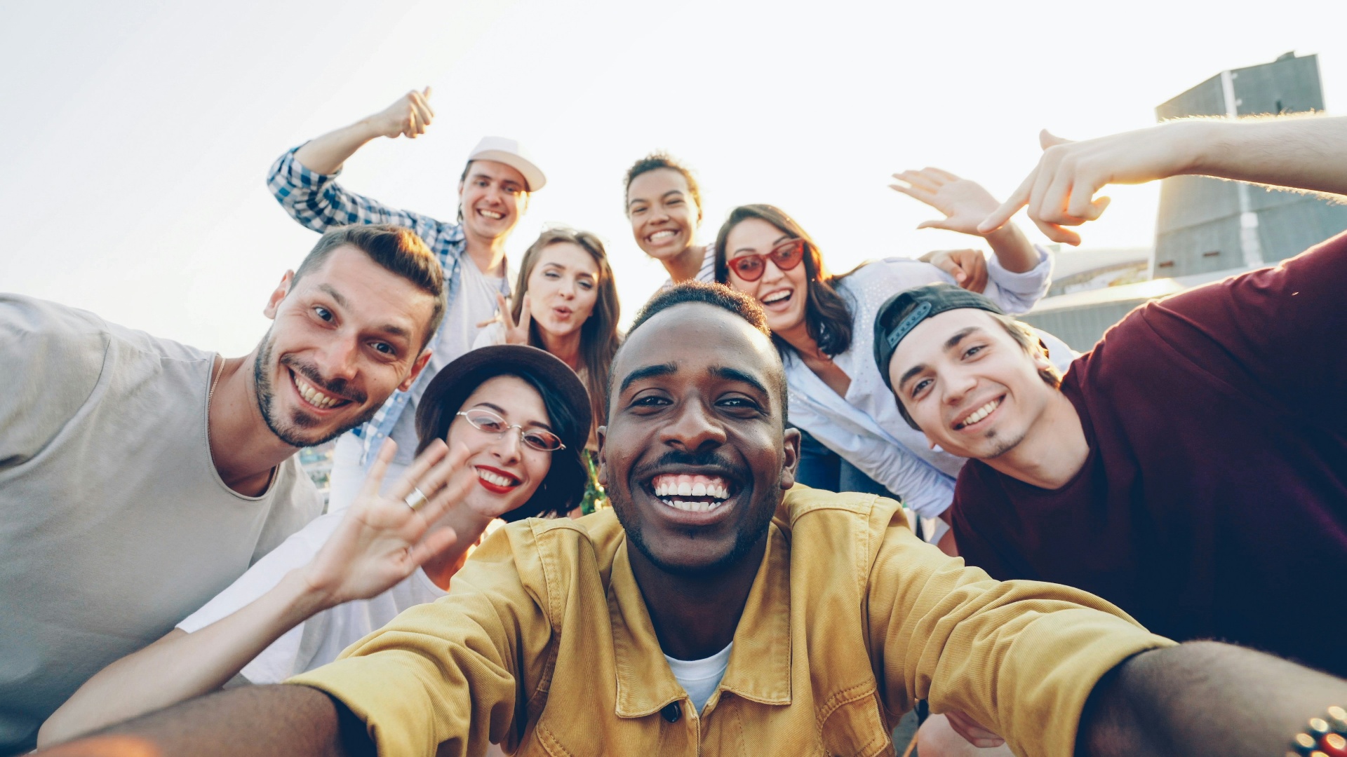 Selfie de groupe joyeux